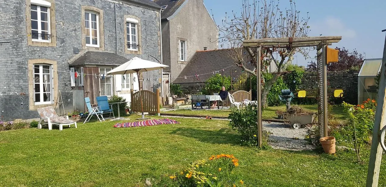 Maison Papillons Plomodiern Francia