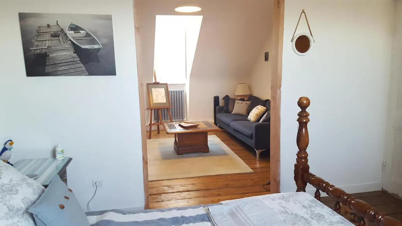 Maison Papillons Plomodiern Bed & Breakfast