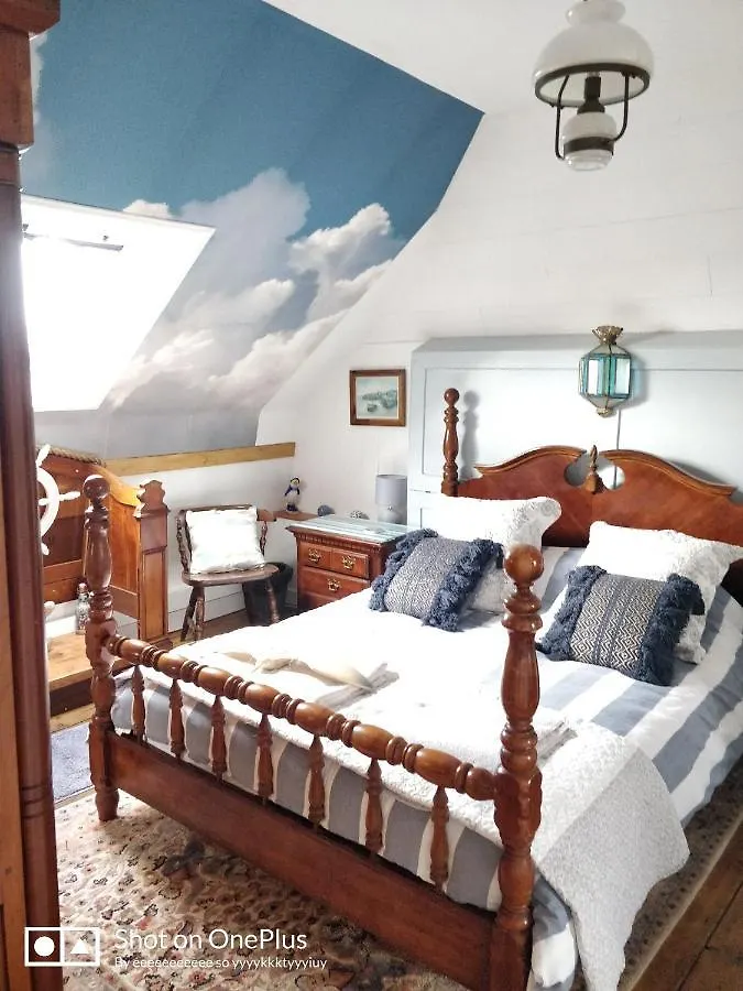 Maison Papillons Plomodiern Bed & Breakfast