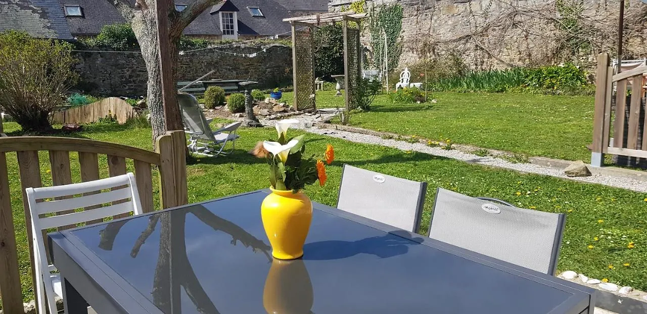 Maison Papillons Plomodiern 0*,  Francia