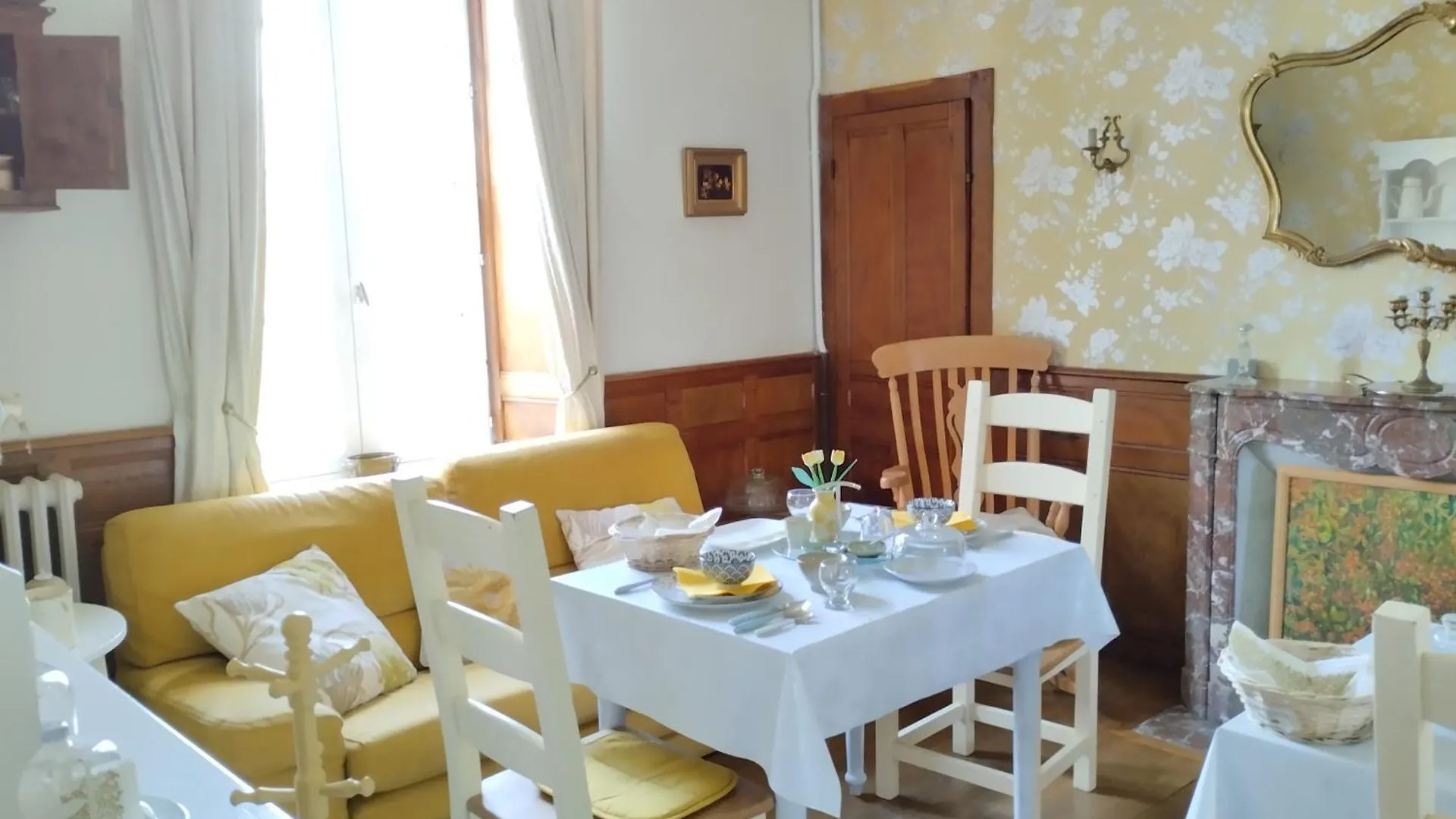 Maison Papillons Plomodiern Francia