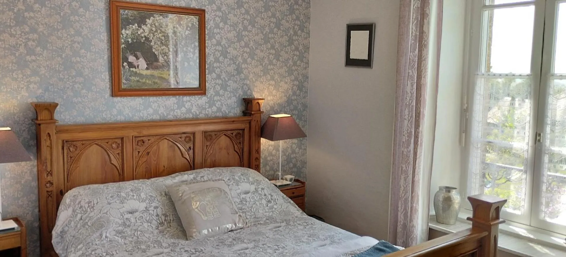 Maison Papillons Plomodiern Bed & Breakfast