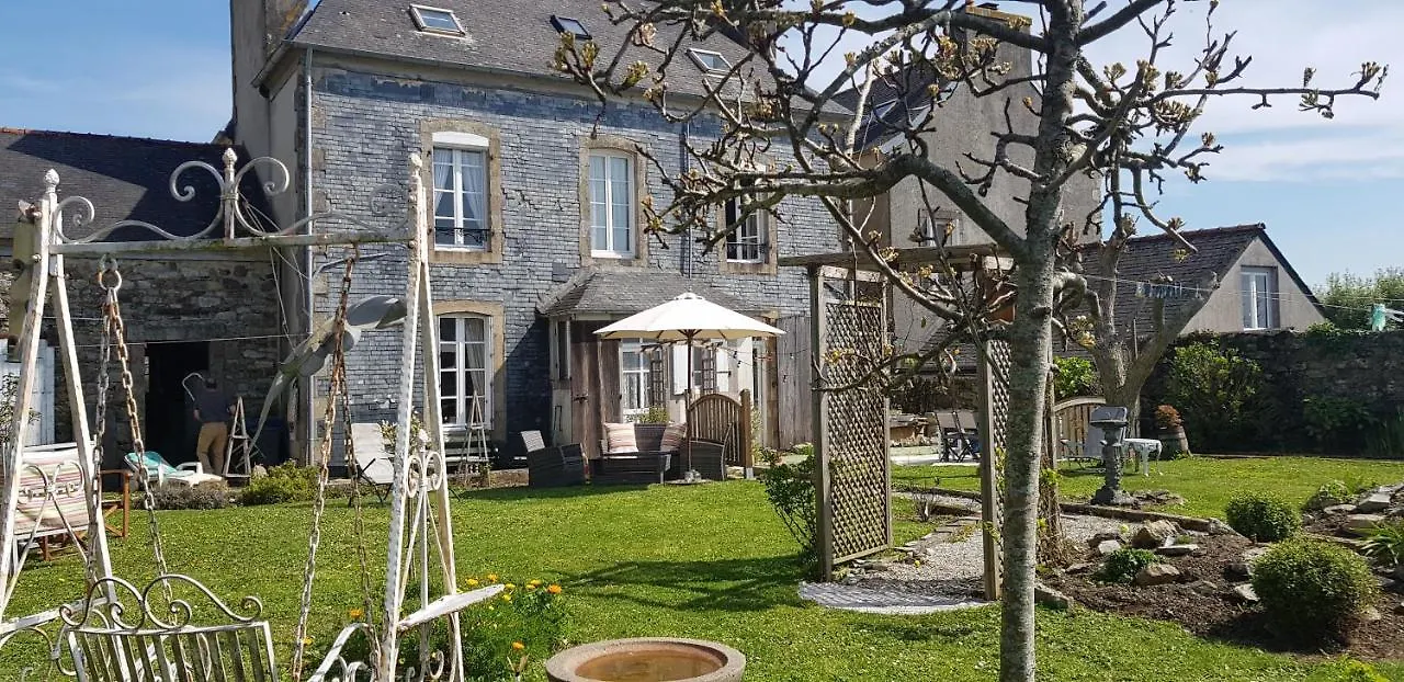 Maison Papillons Plomodiern Fransa